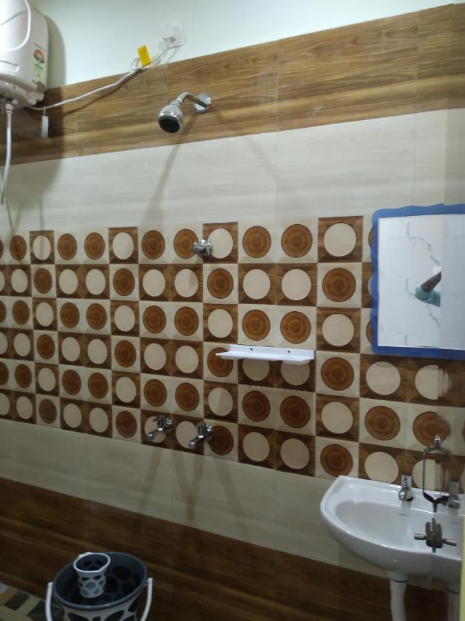 Hotel Vel Residency