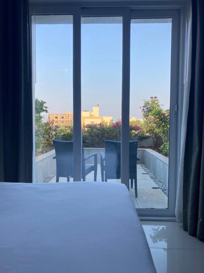 Hotel The Residency Towers, 5*