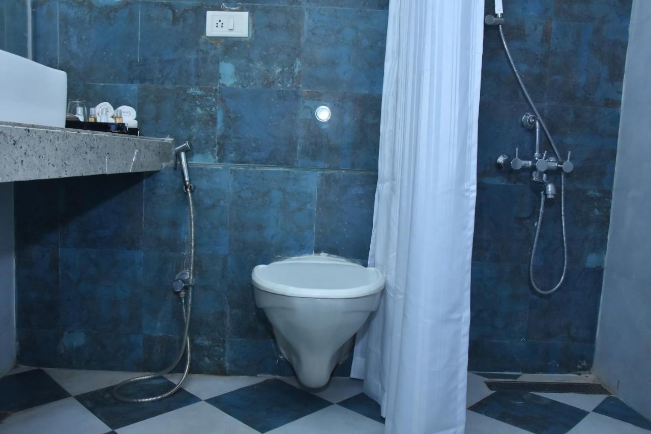 Hotel Justa Sarang 4*