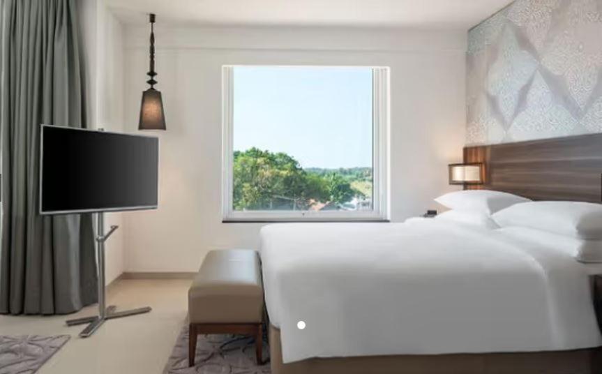 The Residency Towers, 5*