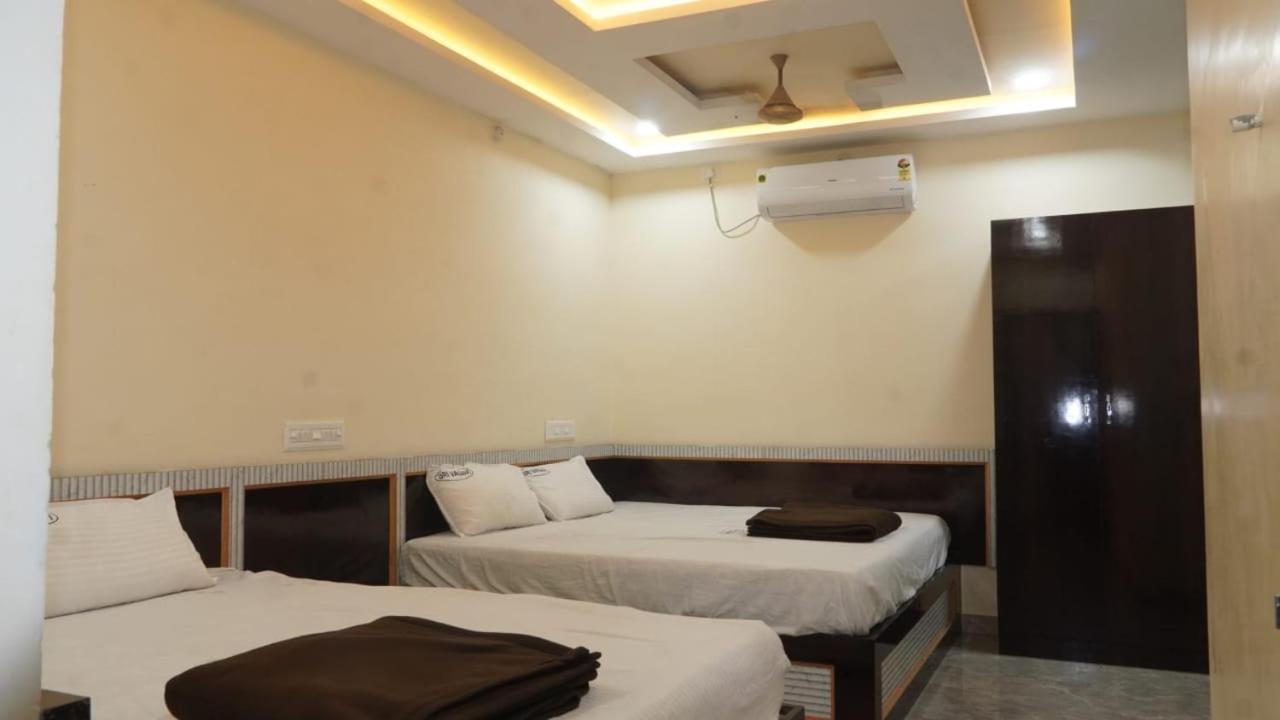 Sri Vasavi Residency 2*