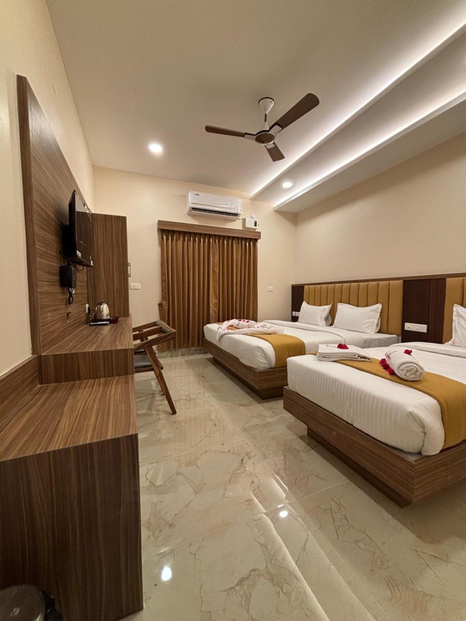 Saesha International Hotel 3*