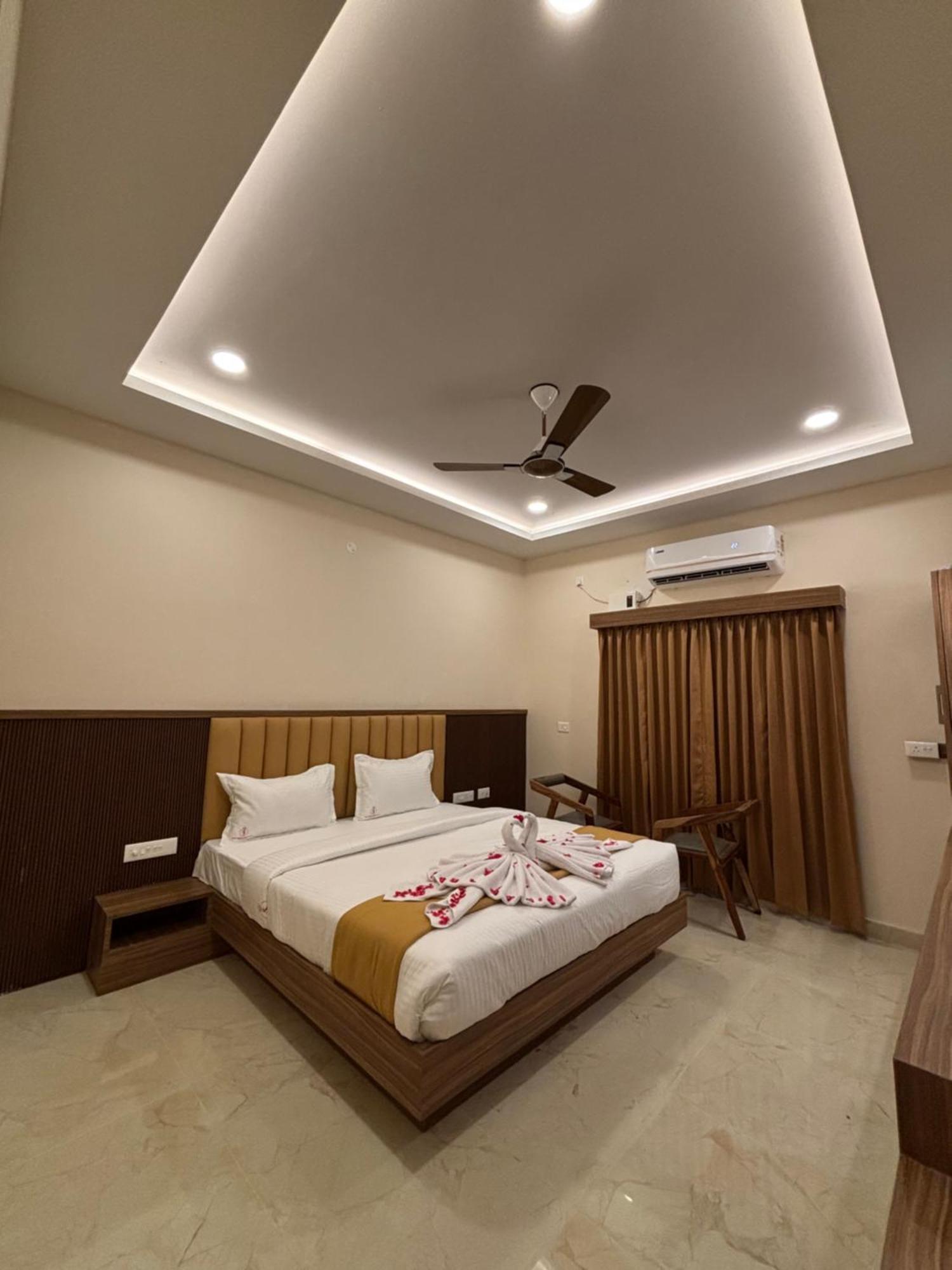 Saesha International Hotel 3*