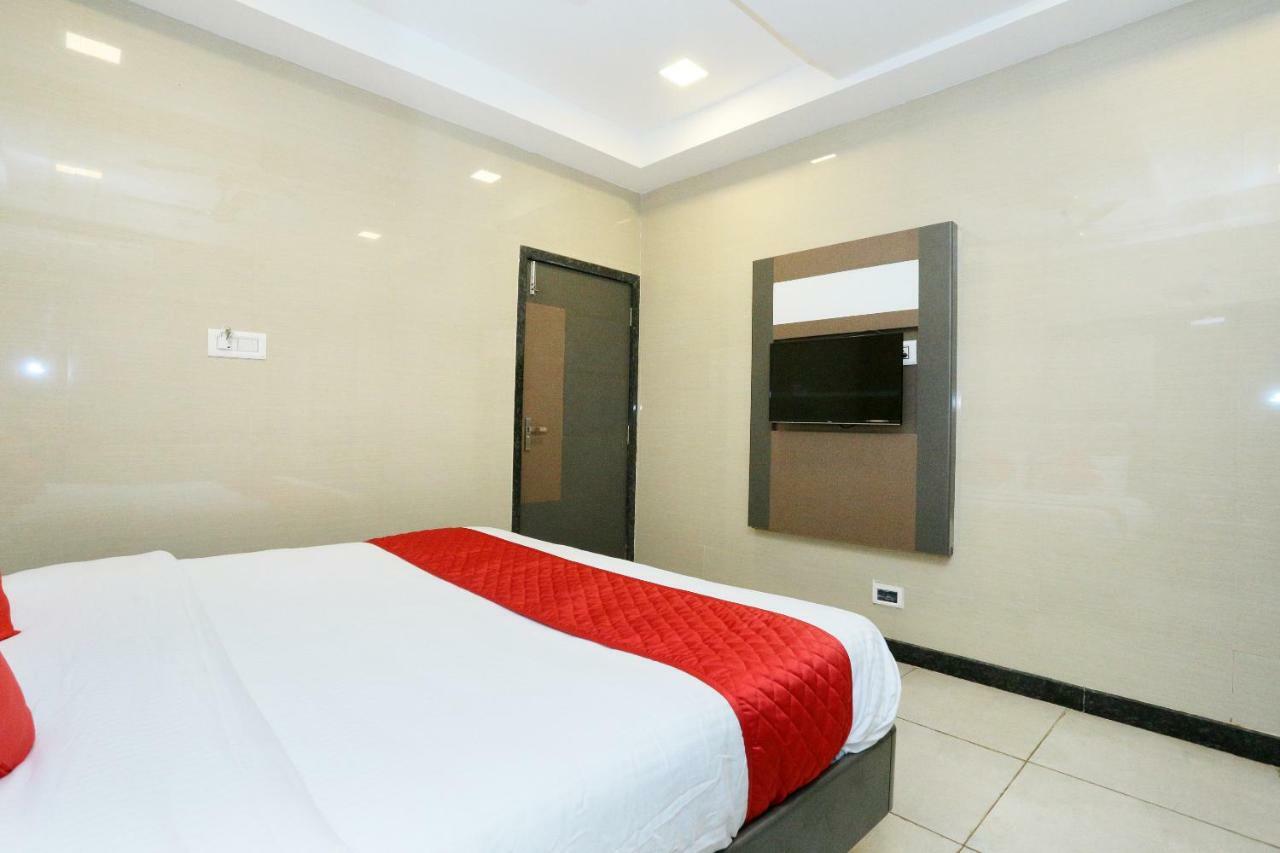 Hotel Oyo 18808 Rsn International 3*