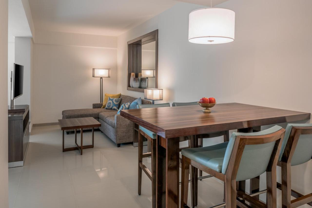 Hotel The Residency Towers, 5*