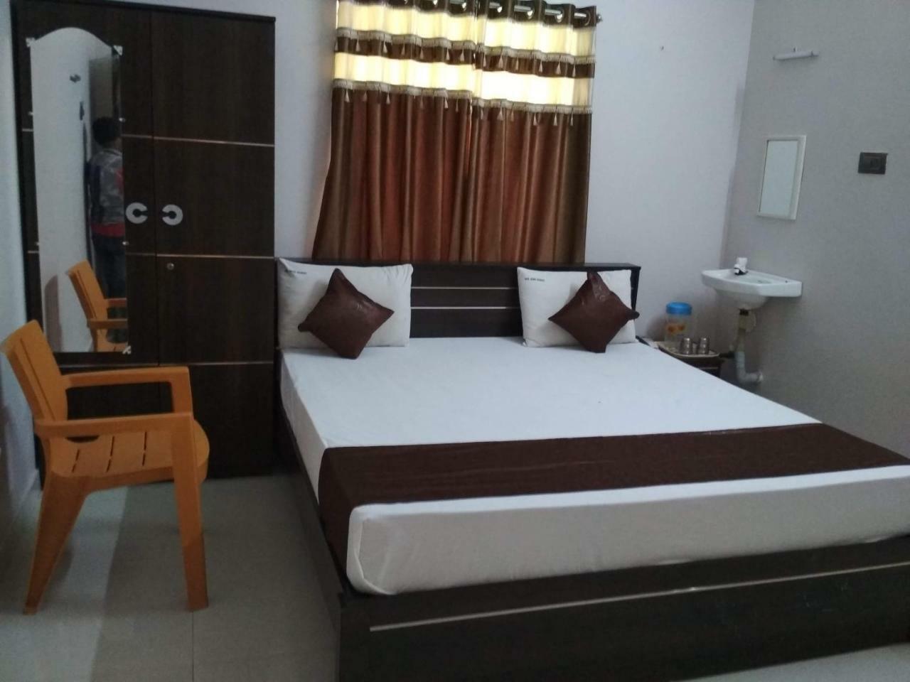 Hotel Rathna Residency *